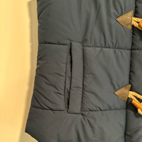 NWOT Legendary Whitetails Womens Sz:M Navy Blue Zip Up Toggle Button Puffer Vest - Picture 10 of 10